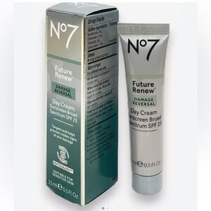 No7 Future Renew Damage Reversal Broad Spectrum Sunscreen Day Cream - SPF 25